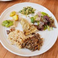 Plat végétarien at Bon On Shya International Cafe in Koya