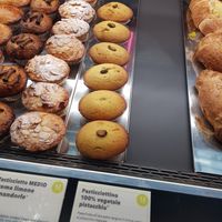 Pasticciotto leccese vegano al pistacchio at Martinucci Laboratory in Milan