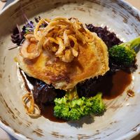 Zwiebeldascherl mit Blaukraut und Soße at Restaurant Postwirt in Bad Fuessing