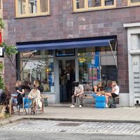 Front and outdoor seating at Bakkerij FUNK in Antwerpen