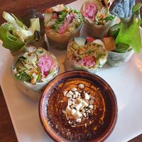 Sommerrollen mit Erdnusssauce at Vegan Dimo in Berlin