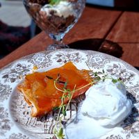 Tarte tatin with icecream and chocolate mousse at Planttrekkerij  in Antwerpen