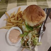 Hamburguesa de tofu at Pranee's Kitchen in Koh Tao