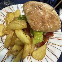 Pizza y hamburguesa vegana  at Bar Niu Cup in Balaguer