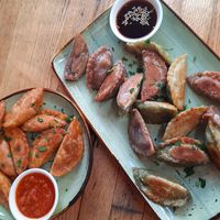 Chickpea snack portion with spicy sauce & mushroom-broccoli lunch special with soya sauce at Momos - Organic Veggie Dumplings in Berlin