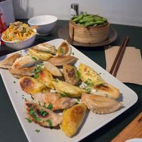 Momos with 3 different vegan fillings; Edamame and salad at Daily Dumpling in Berlin