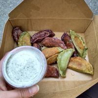 Brokkoli und Aubergine angebraten mit Minzdip at Momos - Organic Veggie Dumplings in Berlin