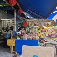 Lovely friendly staff 😁 at Krua Sawan - ครัวสวรรค์ in Mae Klong