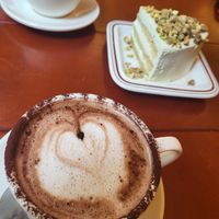 hot chocolat and latte with pistachio cake at Ashville Bakery Cafe - 애쉬빌 베이커리 카페 in Seoul