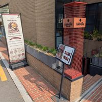 outside at Ashville Bakery Cafe - 애쉬빌 베이커리 카페 in Seoul