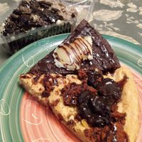 Various desserts (Oreo, brownie, and chocolate chip cookie) at Kitchen 17 in Chicago