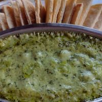 Spinach artichoke dip at Kitchen 17 in Chicago