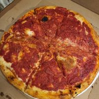 Vegan deep dish pizza at Kitchen 17 in Chicago