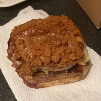 Lotus cinnamon roll, the least worse at MadRolls - Cinnamon Rolls in Madrid