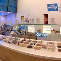 Loads of toppings, but do check because they're not all vegan. Many are though, including the cookie dough, but be warned because it is moreish AF! =D at 16 Handles - Times Square in New York City