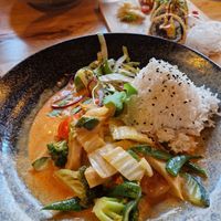 Nummer 81, Veganes "Hähnchen" (Unter dem Reis/Gemüse, wahrscheinlich aus Seitan) mit Reis und Gemüse at SAIKYO in Deggendorf