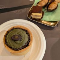 pistacho cream cake and tiramisu at Ko.bo Vegan in Milan