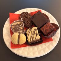 Selezione di pasticcini   at Ko.bo Vegan in Milan