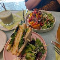 Vegan toast en tomato toast (w vegan cheese) at Cìciri in Brescia