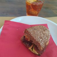 Panino ai cereali vegano e spritz at Conestoga in Venice