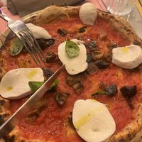 Vegan margerita + aubergine  at Lievità - Vetra in Milan