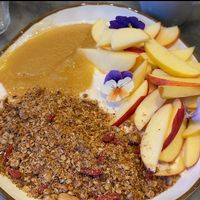 Vegan granola avec vegan yaourt   at Bloom Café in Lille