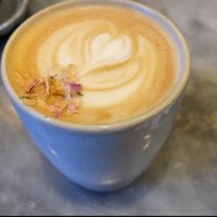 café au lait d'avoine    at Bloom Café in Lille