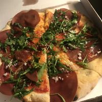 pizza mopur: mopur (vegan meat), vegan mozzarella, vegan soft cheese, rucola, tomato sauce   at Pizzeria Vesuvio in Moncalieri