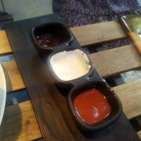 Aderezo y salsas que acompañan a las "alitas" de coliflor. at Alguito Vegano in Mexico City