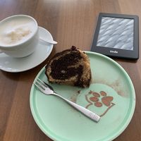 Cappuccino und ein Stück Marmorkuchen yammi!  at Katzentempel - München in Munich