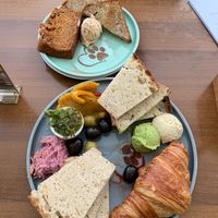 FELLNASEN FRÜHSTÜCK at Katzentempel - München in Munich