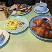 Fellnasen-Frühstück for two with tofu scramble and cappuccino  at Katzentempel - München in Munich