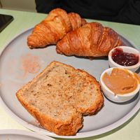 Something for my sweet tooth 🤤 at Katzentempel - München in Munich
