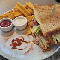 "Stake it easy sandwich" with coleslaw (15,90€) at Katzentempel - München in Munich