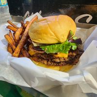 Double patty for the win. Hands down one of the best burgers. Phenomenal service, fresh ingredients, made to order and always delicious. If you haven't already make sure to stop by at ON THE RUN Vegan in Miami