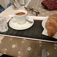 Brioche sambuco e lamponi at Dinchi Bistrot in Milan