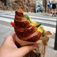 Vegan croissant with ham and cheese at Santoni - When food is the solution in Barcelona