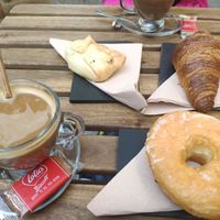 Donuts y croissants recomendado at Santoni - When food is the solution in Barcelona
