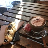 Chocolate crossaint + Cappuccino for less than 4€ at Santoni - When food is the solution in Barcelona