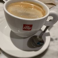 Yummy coffee - milk options: soy, oat, rice or almond at Santoni - When food is the solution in Barcelona