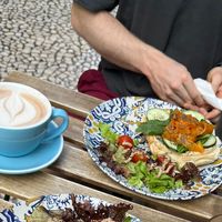 Miso Karotten und Humus auf Bolo de Caco  at The Studio in Funchal