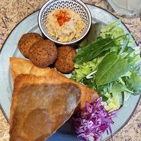 Hummus and falafel platee  at Hids' Cafe & Bar in Gifu