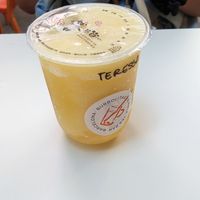 Mango slushie with litchi boba at Bubbolitas Barcelona in Barcelona