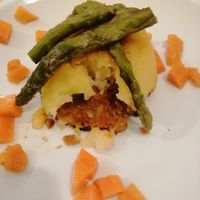 Tortino di Patate Ripieno di Lenticchie con asparagi at Osteria 1960 BarSport in Pedersano