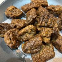 Il loro favoloso tofu con ingredienti segreti  at Happy Veggie - 天街素食 in Budapest