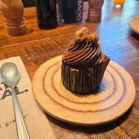 Vegan vanilla salted caramel cupcake at Honest Greens - Las Ramblas in Barcelona
