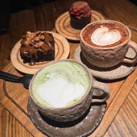 Cauliflower brownie, red velvet cupcake, matcha + chia lattes at Honest Greens - Las Ramblas in Barcelona