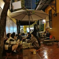 the location at Chay Vỉa Hè in Hanoi