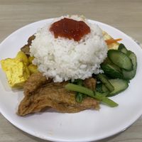 How to use hot rice to warm up cold veggies without a microwave!  at Gongbin Sushi Guan 宮賓素食舘 in Chiayi
