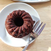 Vegan chocolate bundt cake at Mamacoffee - Jiřího z Poděbrad  in Prague